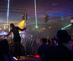 pole-dancer-beams