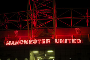 Proyección de luz láser en el Manchester United - Bayern Múnich