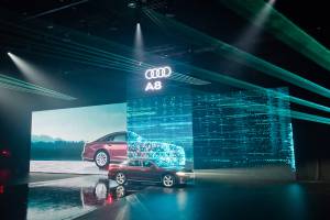 Espectáculo láser en el estreno del Audi Q8 en Polonia - 2