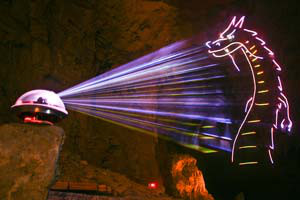 Espectáculo multimedia en la cueva de Tenglong, China 2006