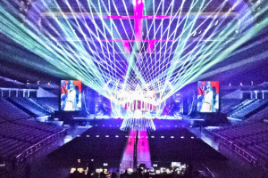 Lasershow auf der 100% Angela Zhang World Tour 2016