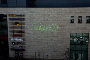 Proyección de logotipo para el centro comercial LAGO, Constanza / Alemania